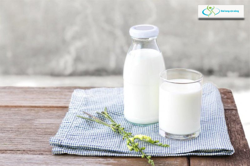Sữa chứa canxi – chất dinh dưỡng có ích cho xương khớp. (Ảnh: Internet)