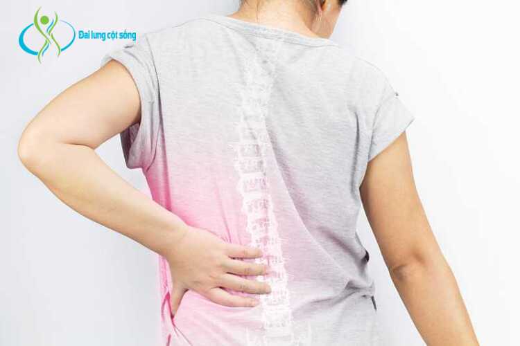 Hẹp ống sống có thể gây đau thắt lưng